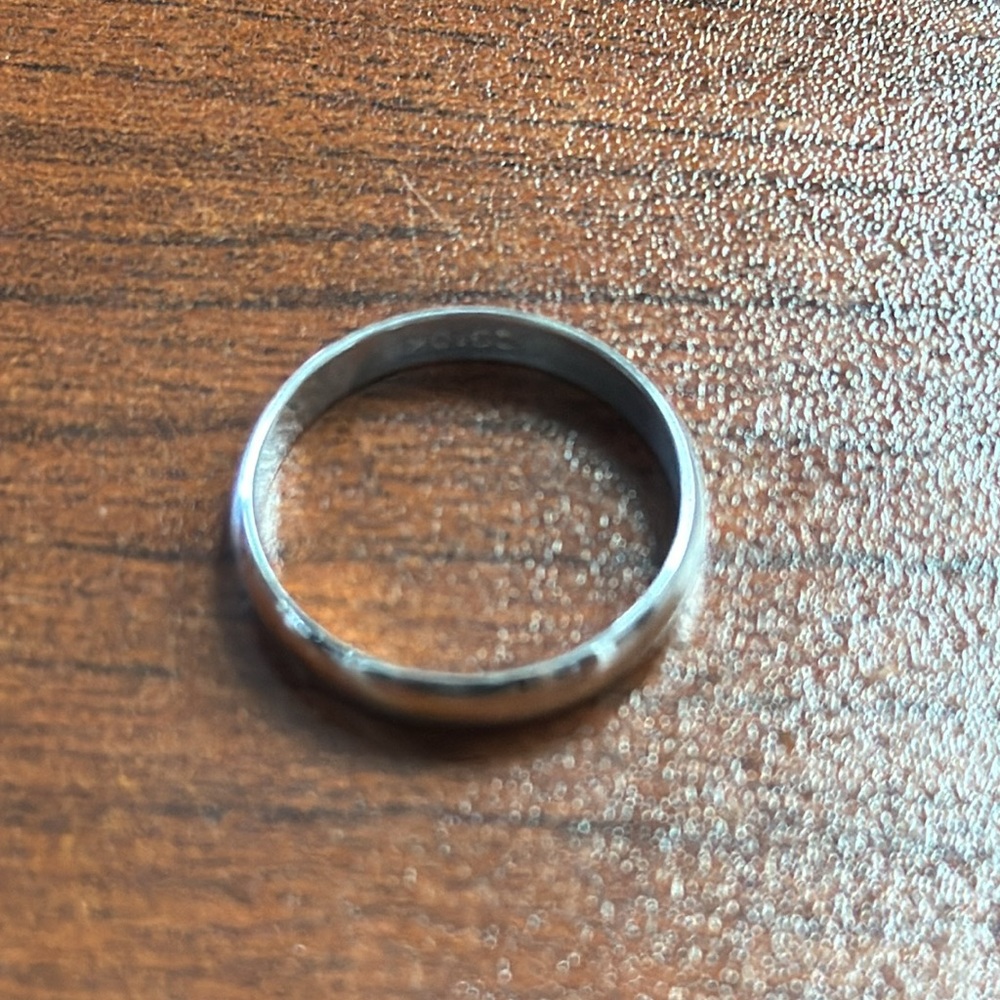 Men’s 4.0 wedding band 10k white gold - Picture 3 of 7
